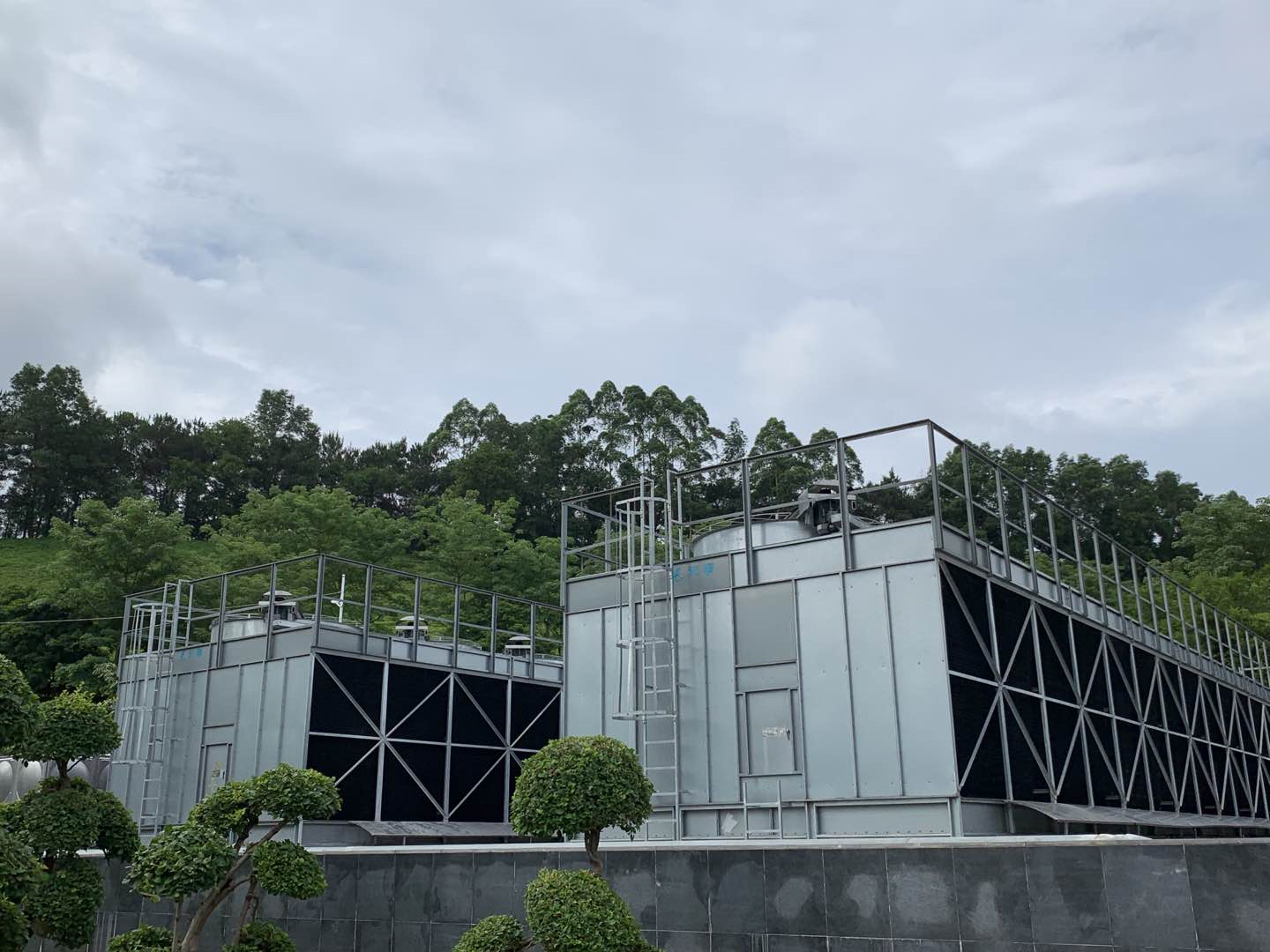冷卻塔維修：冷卻塔基本原理(冷卻塔填料維修方法)